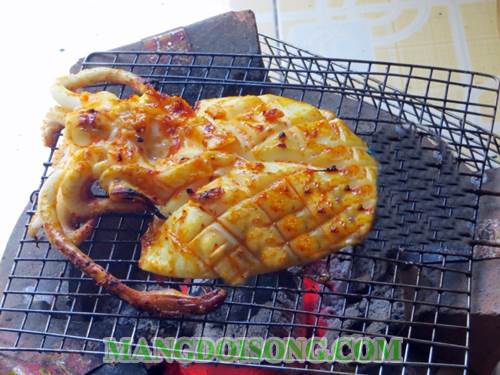 Cách làm mực nướng sa tế ngon đơn giản cho ông xã lai rai cuối tuần 3