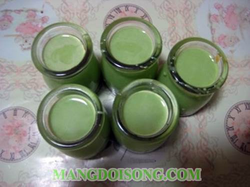 Cách làm sữa chua trà xanh mát lành không lo bị nóng 3