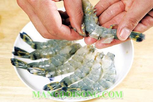 Cách làm tôm kho tàu ngon cho bữa cơm gia đình thêm thú vị 2