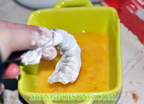 Cách làm tôm lăn phô mai vụn bánh mì nướng giòn thơm ngon đẹp mắt cho bữa tiệc 4