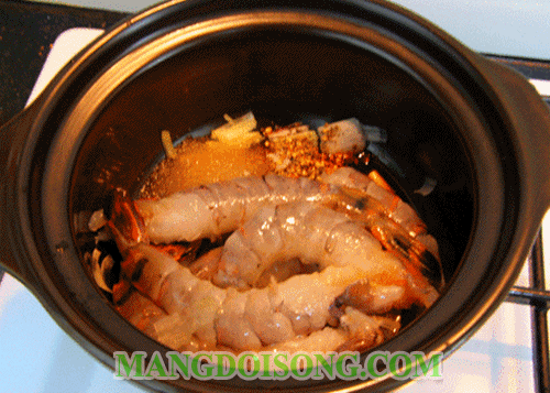 Cách làm tôm rim nồi đất ngon hảo hạng truyền thống của người Việt nổi tiếng trên thế giới 2