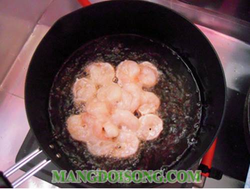 Cách làm tôm sốt hạt điều dưa leo thơm ngon đơn giản dùng trong bữa cơm hàng ngày 4