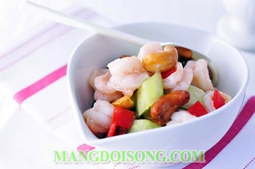 Cách làm tôm sốt hạt điều dưa leo thơm ngon đơn giản dùng trong bữa cơm hàng ngày 7