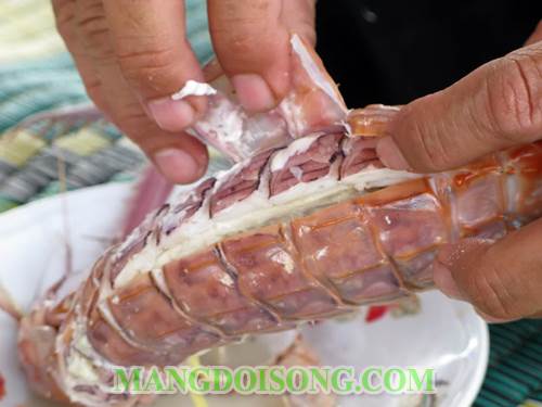 Cách làm tôm tích hấp bia muối tiêu xanh thơm ngon như nhà hàng năm sao ăn mê say 3