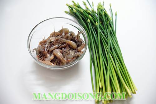 Cách làm tôm xào bông hẹ thơm ngon cho bữa cơm gia đình với chi phí thấp nhất 1