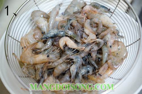 Cách làm tôm xào bông hẹ thơm ngon cho bữa cơm gia đình với chi phí thấp nhất 2