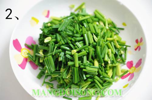 Cách làm tôm xào bông hẹ thơm ngon cho bữa cơm gia đình với chi phí thấp nhất 3
