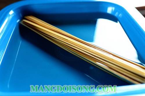 Cách làm tôm xiên que nướng thịt xông khói ngon cho ngày đoàn tụ gia đình lễ liên hoa sinh nhật 1