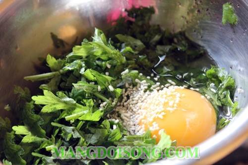 Cách làm trứng chiên ngãi cứu một vị thuốc an thai và điều trị mụn hiệu quả trong bữa ăn hàng ngày 2