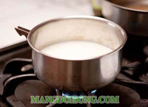 Cách làm whipping cream tại nhà bằng máy đánh trứng 3