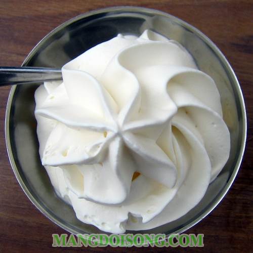 Cách làm whipping cream tại nhà bằng máy đánh trứng 5