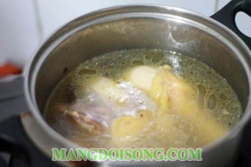 Cách nấu canh gà hầm hạt sen thơm ngon bổ dưỡng dùng để bồi bổ cho mẹ bầu hay người mới ốm dậy 6