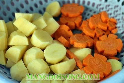 Cách nấu canh gà pa tê khoai tây cà rốt thơm ngon cho ngày nghỉ thêm ấm cúng tuyệt vời 2