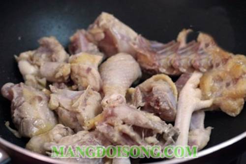 Cách nấu canh gà pa tê khoai tây cà rốt thơm ngon cho ngày nghỉ thêm ấm cúng tuyệt vời 4