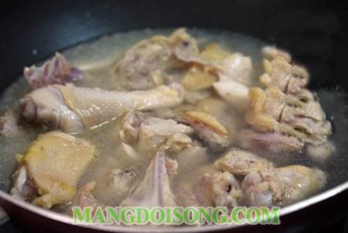 Cách nấu canh gà pa tê khoai tây cà rốt thơm ngon cho ngày nghỉ thêm ấm cúng tuyệt vời 5