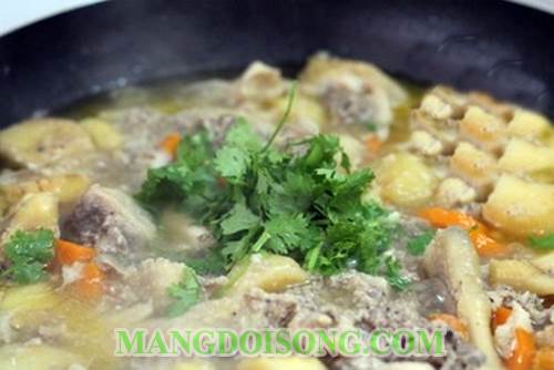 Cách nấu canh gà pa tê khoai tây cà rốt thơm ngon cho ngày nghỉ thêm ấm cúng tuyệt vời 9