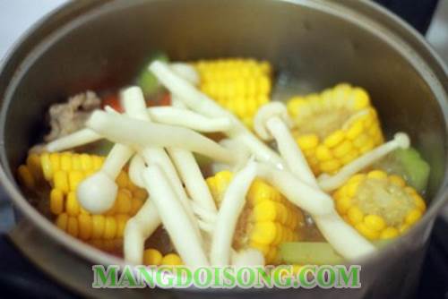 Cách nấu canh sườn ngũ sắc thơm ngon đẹp mắt ai ăn vào cũng phải tấm tắc khen ngon 8
