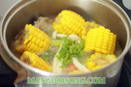 Cách nấu canh sườn ngũ sắc thơm ngon đẹp mắt ai ăn vào cũng phải tấm tắc khen ngon 9
