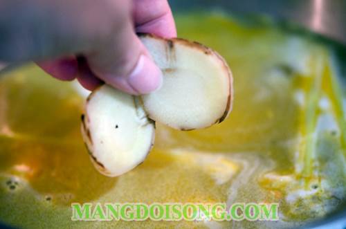 Cách nấu canh tôm nấm Hàn Quốc chua cay ngon hết sảy cho bữa cơm ngày mưa 4