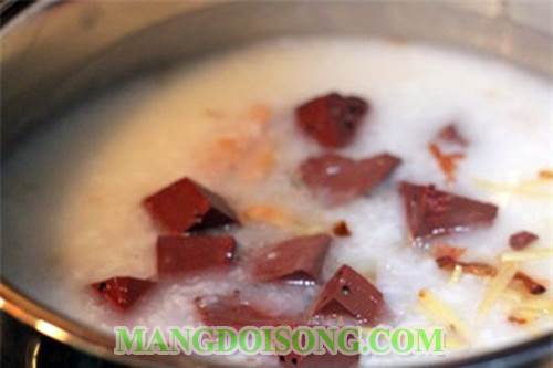 Cách nấu cháo mực khô huyết heo ngon tuyệt cú mèo 5