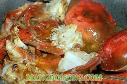 Cách nấu lẩu cua đồng bánh đa ngon cho ông xã nhâm nhi cuối tuần 2