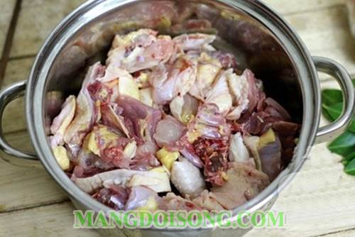 Cách nấu thịt gà kho lá chanh ngon đơn giản cho bữa cơm chiều cả nhà ăn mê say mà không ngán 2
