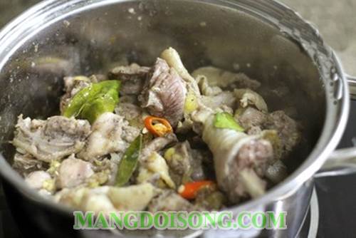 Cách nấu thịt gà kho lá chanh ngon đơn giản cho bữa cơm chiều cả nhà ăn mê say mà không ngán 5
