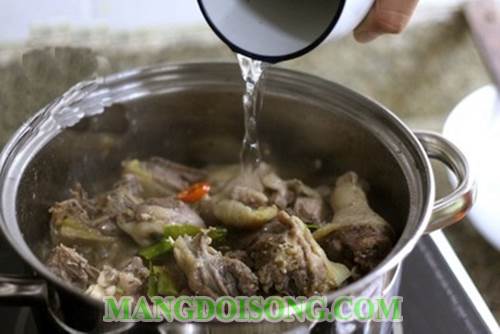 Cách nấu thịt gà kho lá chanh ngon đơn giản cho bữa cơm chiều cả nhà ăn mê say mà không ngán 6