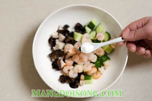 Cách trộn salade tôm rau nấm thơm ngon bắt mắt đẹp da dáng chuẩn cho chị em thưởng thức hàng ngày 6