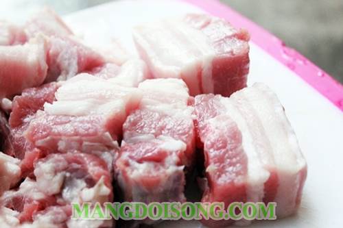 Cách kho thịt ba chỉ ngon có màu nâu cánh gián đẹp mắt chế biến cực kì đơn giản 1