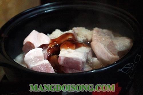 Cách kho thịt ba chỉ ngon có màu nâu cánh gián đẹp mắt chế biến cực kì đơn giản 3
