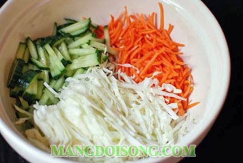 Cách làm bánh mì hamburger nhân thịt bò viên đồ chua thơm ngon của người Hàn Quốc 1