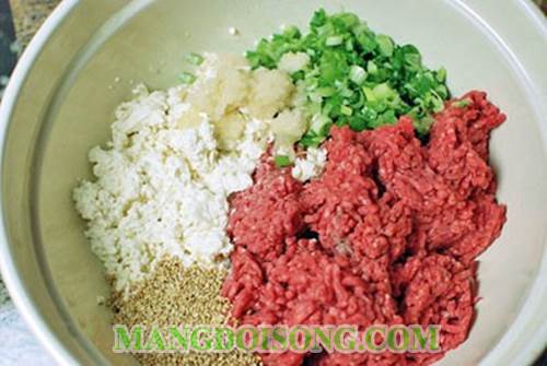 Cách làm bánh mì hamburger nhân thịt bò viên đồ chua thơm ngon của người Hàn Quốc 3