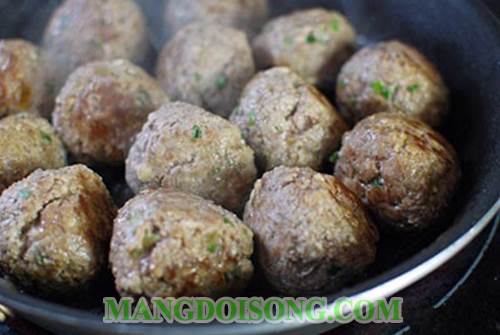 Cách làm bánh mì hamburger nhân thịt bò viên đồ chua thơm ngon của người Hàn Quốc 5