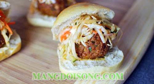 Cách làm bánh mì hamburger nhân thịt bò viên đồ chua thơm ngon của người Hàn Quốc 6