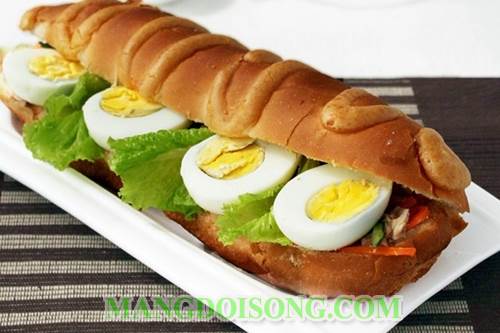 Cách làm bánh mì kẹp cá ngừ trứng luộc ngon đẹp mắt chế biến nhanh chóng đơn giản ngay tai bếp nhà bạn 7