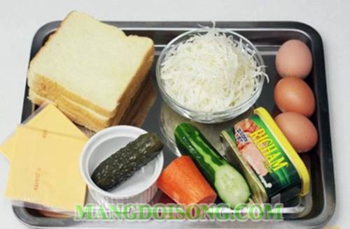 Cách làm bánh mì sandwich kẹp trứng chiên thập cẩm ngon đẹp mắt giàu chất dinh dưỡng cho bữa sáng 1