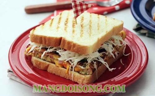 Cách làm bánh mì sandwich kẹp trứng chiên thập cẩm ngon đẹp mắt giàu chất dinh dưỡng cho bữa sáng 6