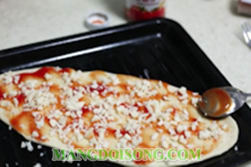 Cách làm bánh pizza đơn giản nhất quả đất mà vẫn thơm ngon cho những bạn mới tập làm bánh 6