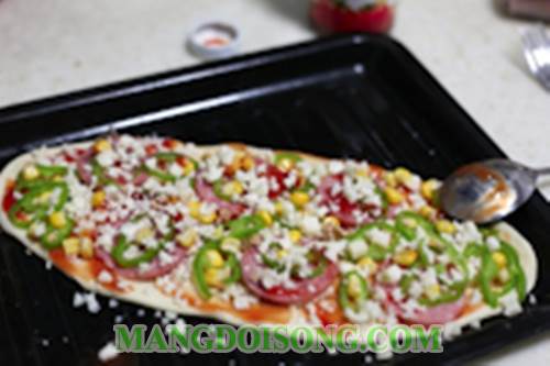 Cách làm bánh pizza đơn giản nhất quả đất mà vẫn thơm ngon cho những bạn mới tập làm bánh 7