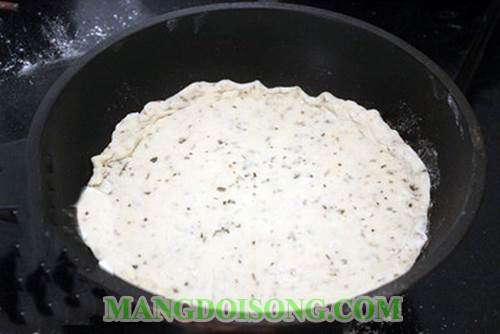 Cách làm bánh pizza nhân thịt bò phô mai dứa ngon bằng chảo mà vẫn ngon và đẹp mắt như nướng bằng lò nướng 7
