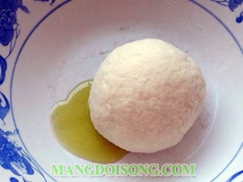 Cách làm bánh pizza phô mai thịt nguội hình đài sen thơm ngon trông thật bắt mắt như trong nhà hàng 3
