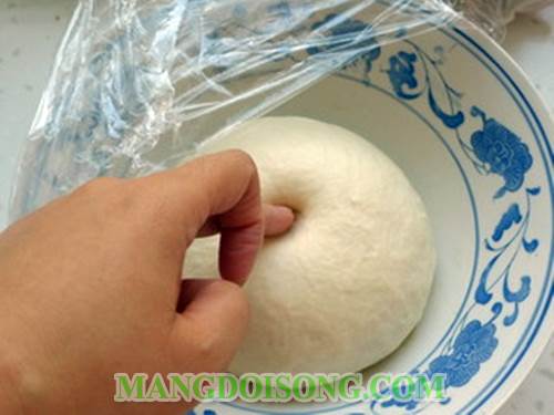Cách làm bánh pizza phô mai thịt nguội hình đài sen thơm ngon trông thật bắt mắt như trong nhà hàng 4