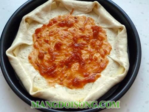 Cách làm bánh pizza phô mai thịt nguội hình đài sen thơm ngon trông thật bắt mắt như trong nhà hàng 8