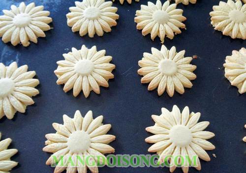 Cách làm bánh quy mousse chanh hình hoa hướng dương ngon đẹp mắt đơn giản ngay tại bếp nhà bạn 10