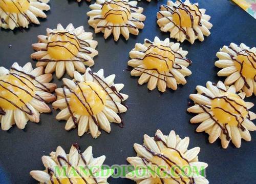 Cách làm bánh quy mousse chanh hình hoa hướng dương ngon đẹp mắt đơn giản ngay tại bếp nhà bạn 12