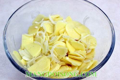 Cách làm bánh trứng chiên khoai tây ngon lành hấp dẫn dùng làm món ăn điểm tâm hay món ăn vặt ngon 1