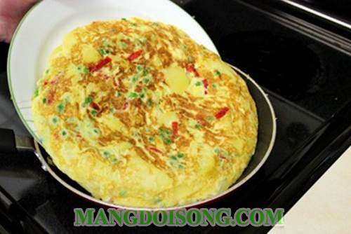 Cách làm bánh trứng chiên khoai tây ngon lành hấp dẫn dùng làm món ăn điểm tâm hay món ăn vặt ngon 6