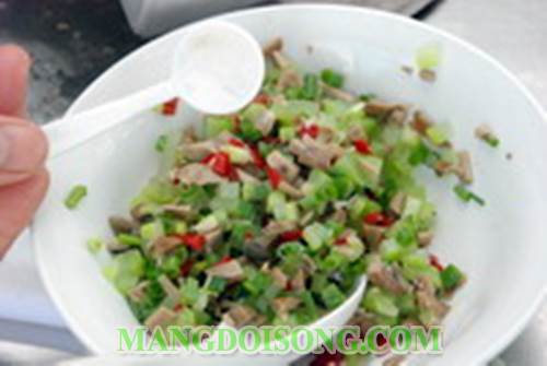 Cách làm bầu hấp cá hồi thơm ngon đẹp mắt như trong nhà hàng cho bữa cơm gia đình thêm sang trọng 3