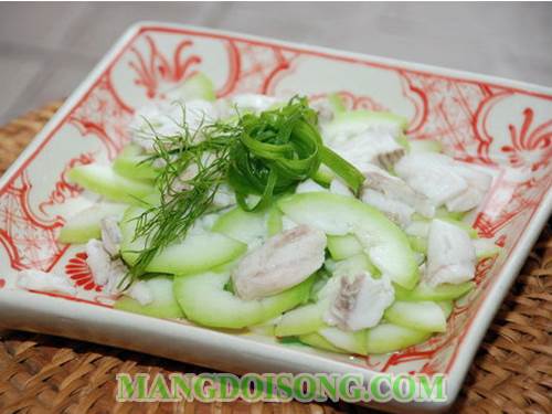 Cách làm bầu xào cá lóc ngon ngọt mắt dùng góp phần vào làm phong phú bữa ăn gia đình 4
